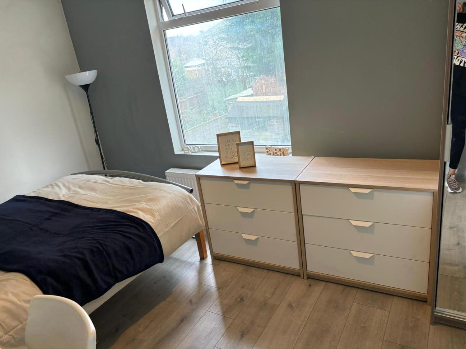 Stunning Spacious One Bedroom Haven * Coventry