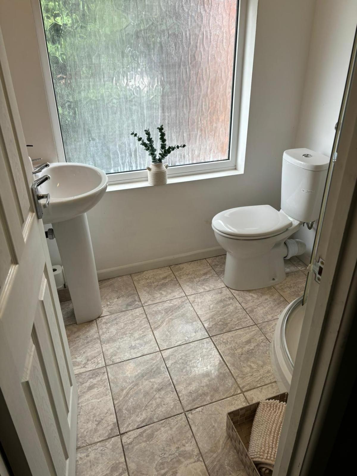 Stunning Spacious One Bedroom Haven * Coventry