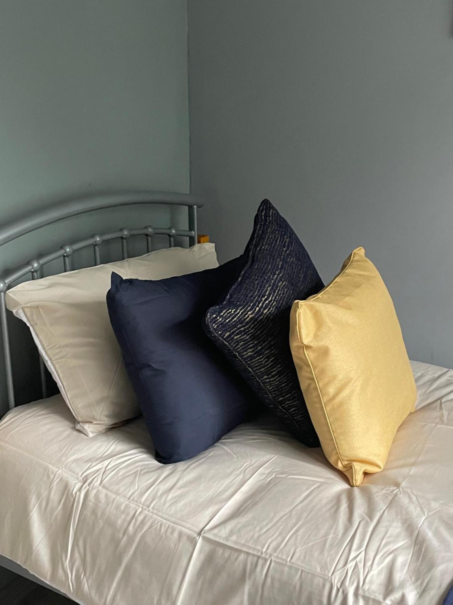 Homestay Stunning Spacious One Bedroom Haven